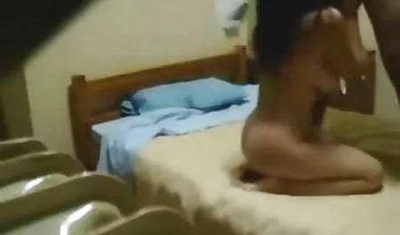 सौंदर्य ने उसके सेक्सी फिल्म सेक्सी फिल्म प्रेमी को blowjob से प्रसन्न किया