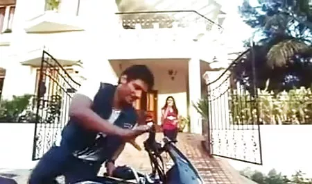 एक छोटी सेक्सी फिल्म भोजपुरी लड़की के साथ मीठा सेक्स