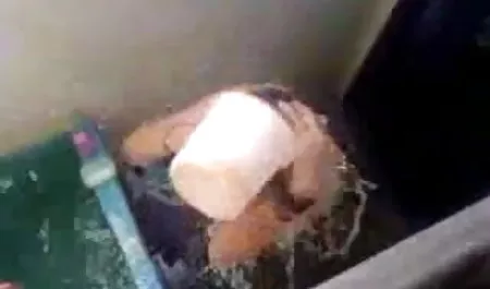 चूत और गांड में एक ही समय पर फुल सेक्सी फुल रबर का फालूस