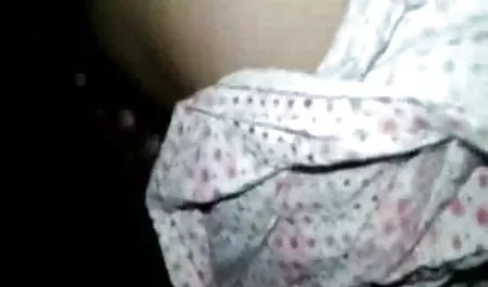 यंग ब्लोंड ने भोजपुरी मूवी सेक्सी अपने बॉयफ्रेंड को खुश किया