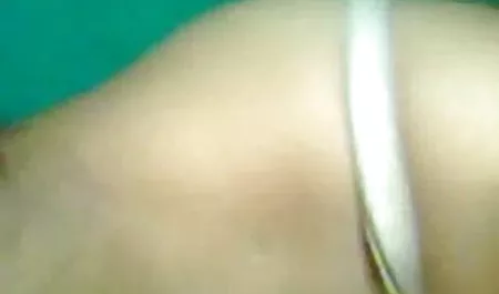 हाथ प्रेमिका उसे हिंदी सेक्सी मूवी संभोग wank के लिए लाता है