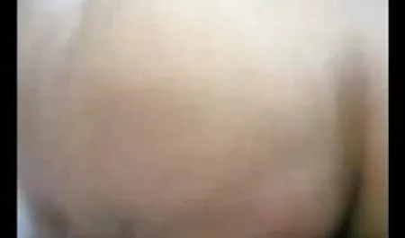 स्कर्ट के हॉट मूवी सेक्सी फिल्म नीचे कैमरा चिपका दिया