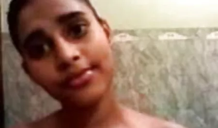 बेबे सेक्सी मूवी वीडियो को एक बड़े डिक के साथ सेक्स करने में मजा आता है