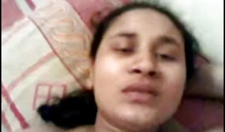 जेसी सेक्सी फिल्म नई ने गुलाबी डिल्डो वाली चूत को सहलाया