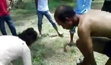 बालकनी पर युगल हिंदुस्तानी सेक्स फिल्म