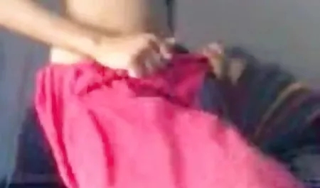 बड़े तैलीय स्तनों बॉलीवुड सेक्सी पिक्चर के साथ भयानक चिकी