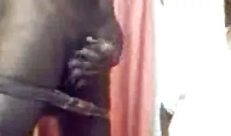 तहखाने में पैसे के लिए गड़बड़ सेक्सी फिल्म चलने वाला लड़की