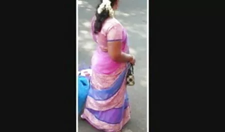 कैमरे में पोज देती सेक्सी फिल्म 3g हुई न्यूड लड़की