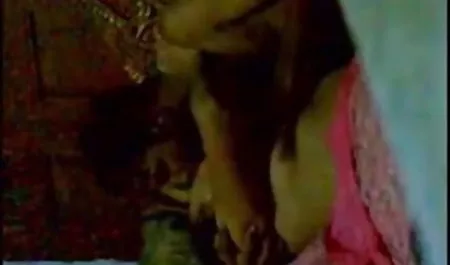 पूल के बगल में हस्तमैथुन करता है सेक्सी फिल्म दिखाइए हिंदी में