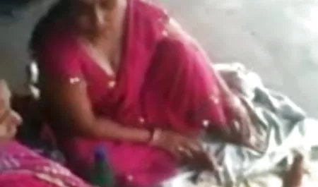 लैपटॉप पर पोर्न सेक्सी पिक्चर फिल्म बीपी देखते हुए सेक्स करना