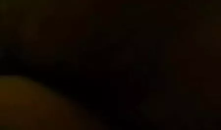 अपनी सेक्स फिल्म सेक्स सेक्स सेक्स कार के हुड पर चुदाई करता है, और कोई झांकता है