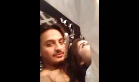 एक रूसी लड़की सेक्सी मूवी देखने के साथ डबल
