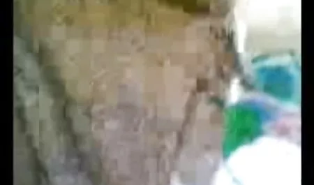 एक कुत्ते के साथ चलते सेक्स सेक्सी फिल्में हुए एक अजनबी के साथ स्ट्रीट सेक्स