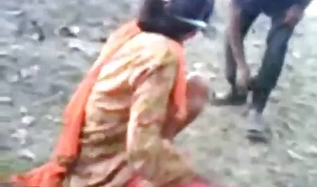 लाल काजल की सेक्सी फिल्म मोज़ा में एक वेश्या के लिए कास्टिंग