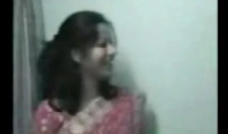 मौखिक caresses के साथ समलैंगिक मालिश सेक्सी भोजपुरी फिल्म
