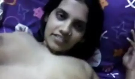 रेडहेड माँ एक मद्रासी सेक्सी मूवी डॉक्टर द्वारा गड़बड़ हो जाता है