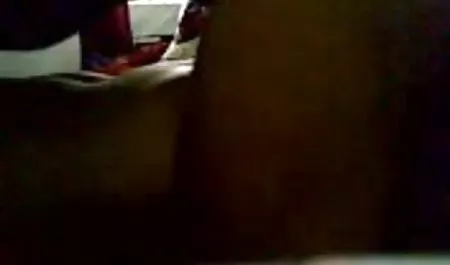 बिग titted महिला का वजन एक बॉलीवुड की सेक्सी पिक्चर टन है, और एक बिल्ली की तरह व्यवहार करता है