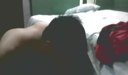 कमाने के लिए अपना शरीर बेचना सेक्स फिल्म दिखाएं