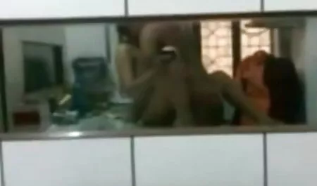 रूस का एक अंग्रेजों वाली सेक्सी फिल्म विवाहित जोड़ा समुद्र तट पर गड़बड़ हो जाता है