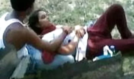 एक सुंदर भूरे बालों वाली महिला से पेशेवर फिल्म हिंदी सेक्सी blowjob