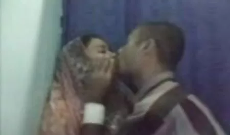 ट्रेनर एक सजी सेक्सी हिंदी फिल्म सेक्सी हिंदी फिल्म हुई घोड़ी के साथ आराम करता है