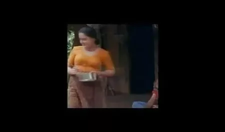 छोटे हाथ बड़े लंड की मालिश करते सेक्सी फिल्म देखने के लिए वीडियो हैं