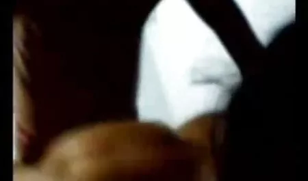 एक छोटे से हिंदी मूवी सेक्सी वीडियो परिवार में शौकिया blowjob