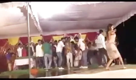 जंगल सेक्सी फिल्म भोजपुरी माई में शौकिया blowjob