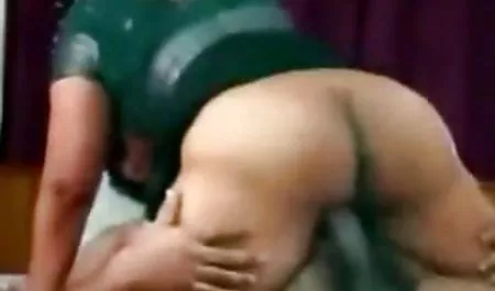 हम लड़की की स्कर्ट के हिंदी की सेक्सी मूवी नीचे देखते हैं