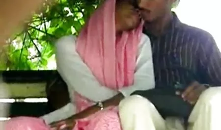 बाथरूम में नंगी सेक्सी फिल्म दिखाएं लड़की