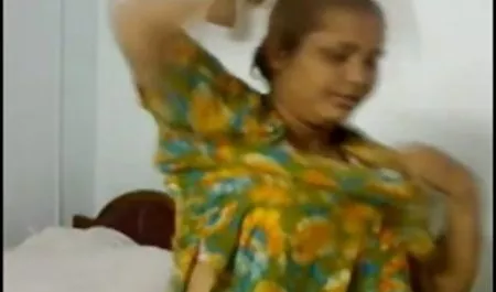 माससुर ने एक हिंदी सेक्सी फिल्म हिंदी सेक्सी सत्र के दौरान एक लड़की की चुदाई की