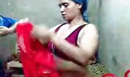 उसने एक सदस्य को योनि में डाल दिया, जैसे जेब में इंग्लिश पिक्चर सेक्सी बीपी गेंद