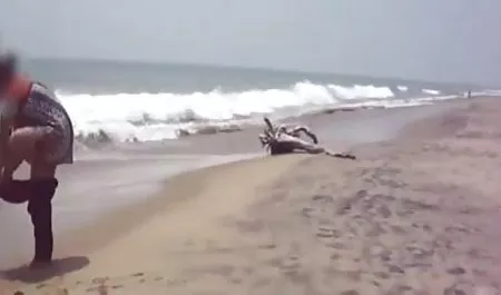 एक वेश्या के पैरों हॉट फिल्म सेक्सी के बीच चाट