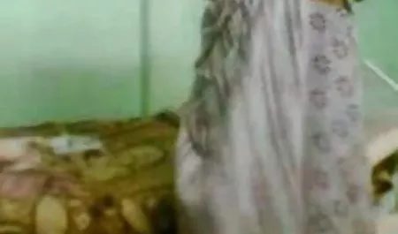 जंगल मलयालम सेक्सी मूवी में युवा समलैंगिकों