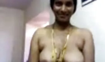 शिशुओं के मुकुट के साथ भावुक सेक्स के लिए आप की सेक्सी फिल्म बोतल का खेल