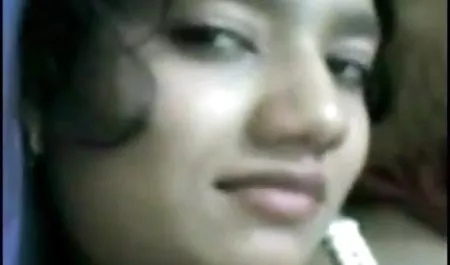 कालीन और लाल कुर्सी बीएफ सेक्सी फुल मूवी पर सोलो श्यामला
