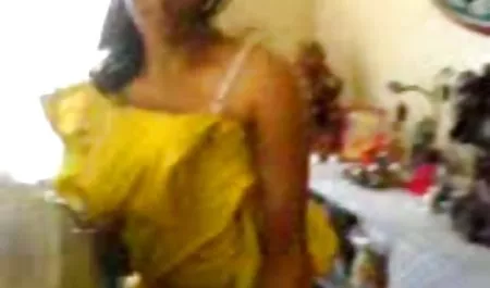 उसे यात्रा करने और ट्रिपल सेक्सी फिल्म सेक्स करने के लिए आमंत्रित करें