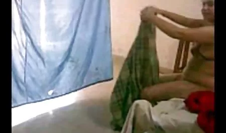नग्न बेब एक मुझे सेक्सी फिल्म चाहिए सन बाथ लेता है