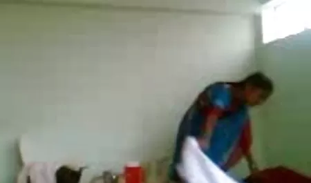 संचिका युवा लड़की एक milf के साथ मज़ा है सेक्सी फिल्म हद में