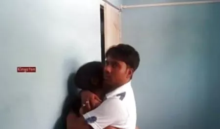 समूह सेक्स में एक सेक्सी फिल्म भेज गोरा के लिए दो सदस्य